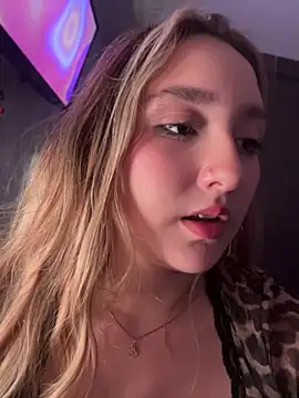 Chat +18 de MoraInFire ao vivo