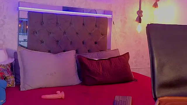 july_quinzel webcam show