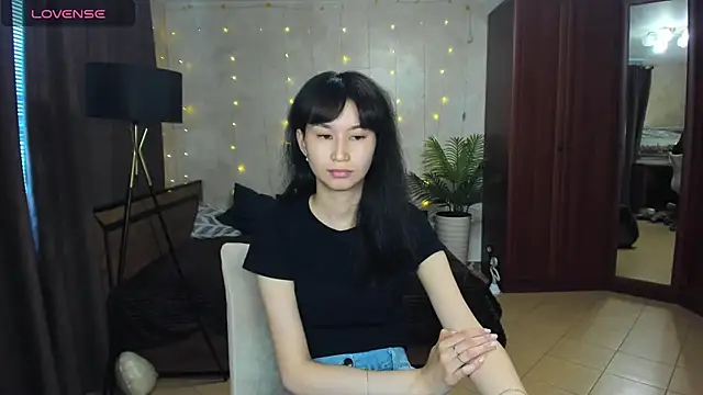 SheilaRare Adlı Modelin Canlı XXX Sohbeti