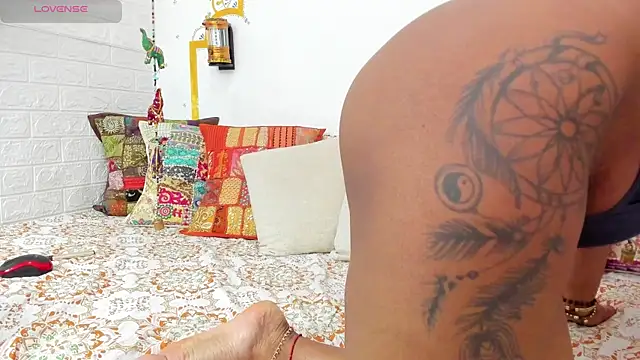 LadyNahir live XXX chat