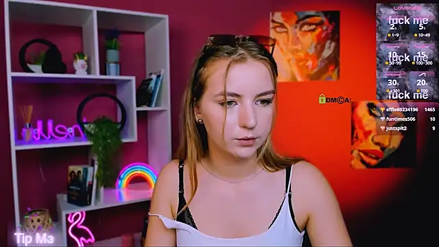 lina_moone: διαδικτυακό σόου στην κάμερα