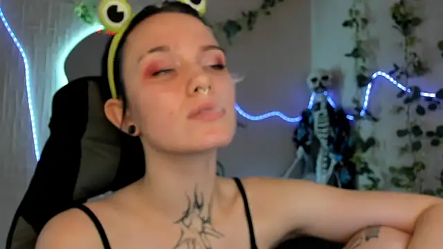 Elastikisss élő XXX-chatje