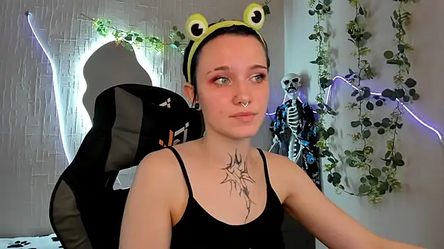Elastikisss élő XXX-chatje