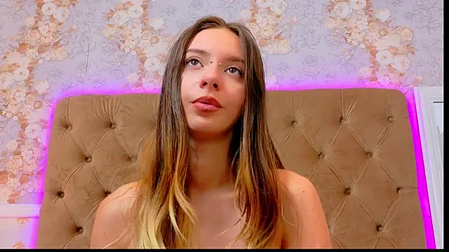 CoraVex's Live XXX Chat