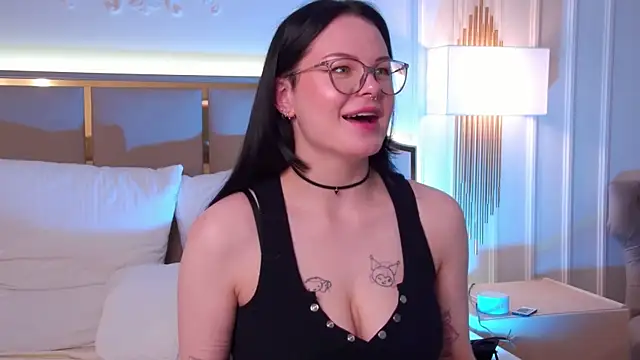 دردشة CindyMil الجنسية المباشرة