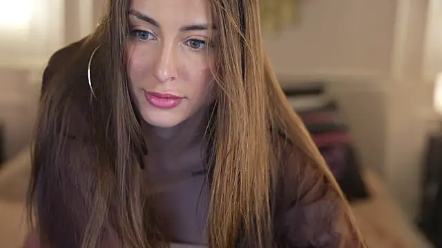 Show modela Luna_secretgirl na web-kameri