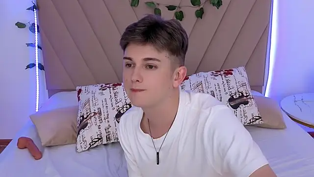 Miless_Cooper webcam show