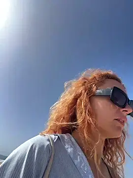 Reddgiirl Adlı Modelin Canlı XXX Sohbeti