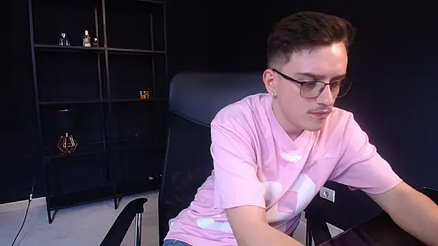 Show modela FelixStarkk na web-kameri
