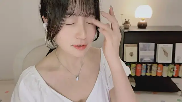 Onechestnut's Live XXX Chat