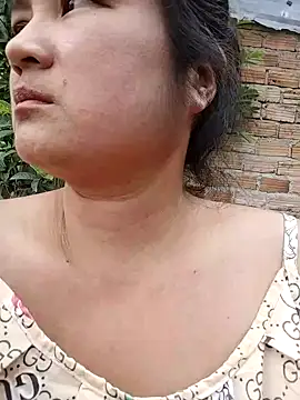 Živá chatovací místnost BigAss-69
