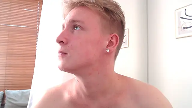 Show modela AlexxSweet na web-kameri