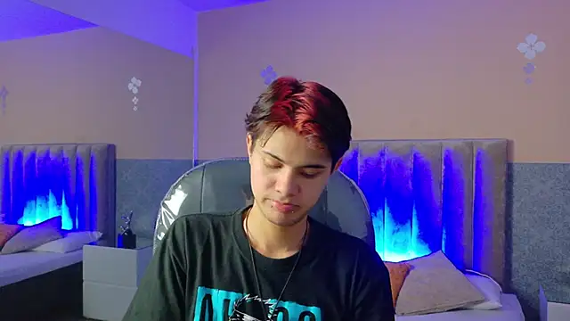 Chat XXX ao vivo de Derek_Sinn