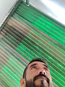 weedmanhot28: διαδικτυακό σόου στην κάμερα