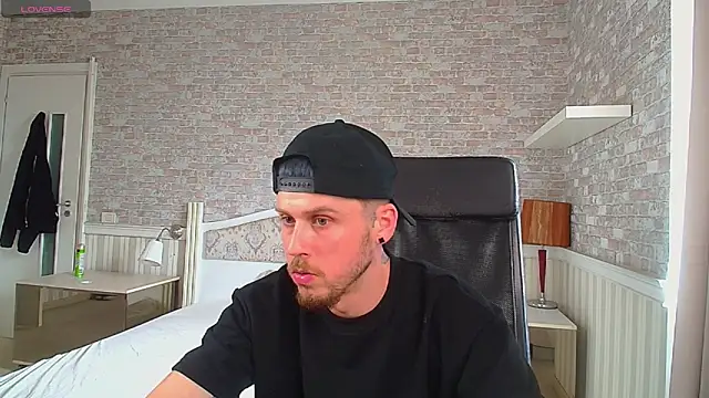 Show modela JonahShaw na web-kameri