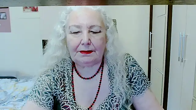 GrannyAlisa's Live XXX Chat