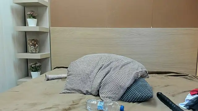 PinkyTwerkyX's Webcam Show