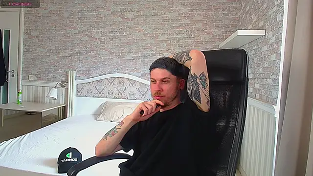 XXX chat uživo modela JonahShaw