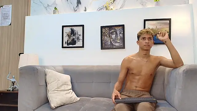 GOLD_BOYS Adlı Modelin Web Kamerası Şovu