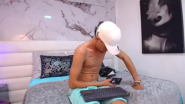 Show modela Yoel_Boyxx na web-kameri
