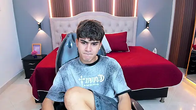 Chat XXX en directo de Tommy18__