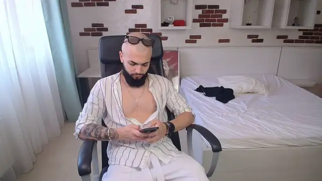 XXX chat uživo modela OscarWillss