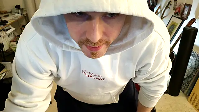 9VOLTT's Live XXX Chat