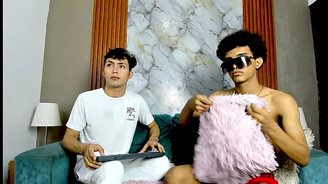 Živý XXX chat VERY_HOT_GUYS