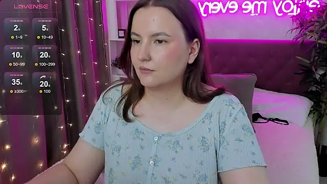 FeralPeach live XXX chat