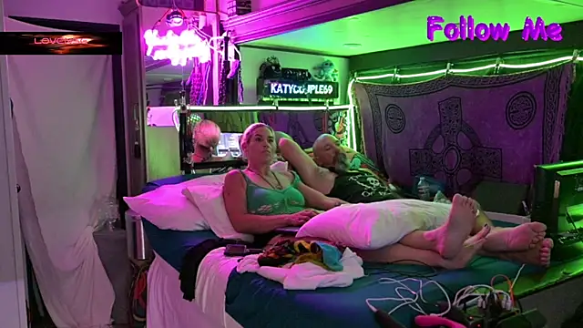 Katycouple69's Live XXX Chat