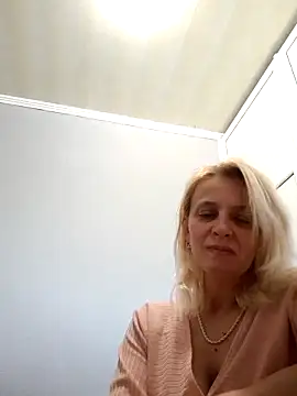Show modela MiaLove183 na web-kameri
