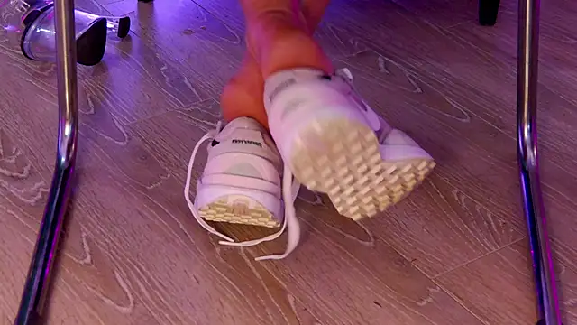 FeetVibe Adlı Modelin Canlı XXX Sohbeti