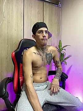 abrahaham_linares élő XXX-chatje
