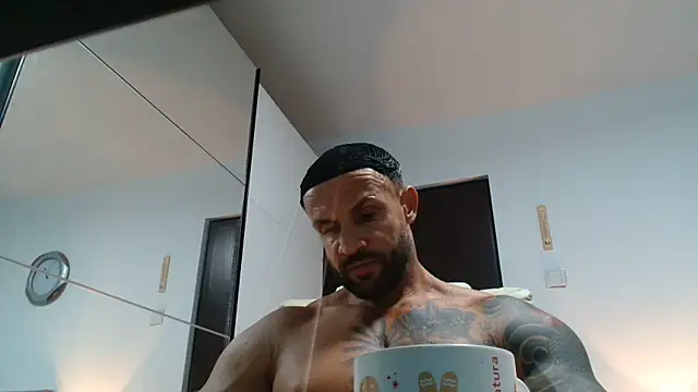 Magnificmuscles89 Adlı Modelin Web Kamerası Şovu