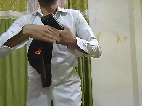 StubborndesiboyのライブXXXチャット