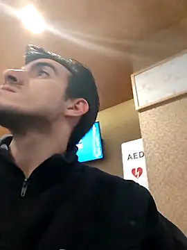 TommyMomentumn Live XXX chat