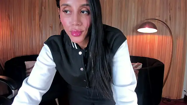Chat XXX en directo de CharlotteCox_