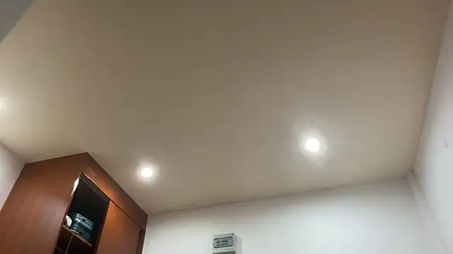 แชท XXX สดของ kamila_18_french