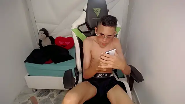 sombra_18 Webcam Show