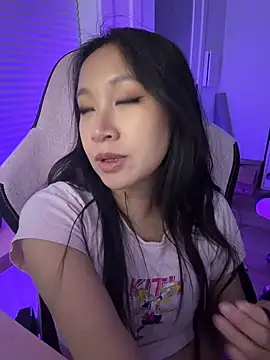 Chat XXX en directo de petiteTai
