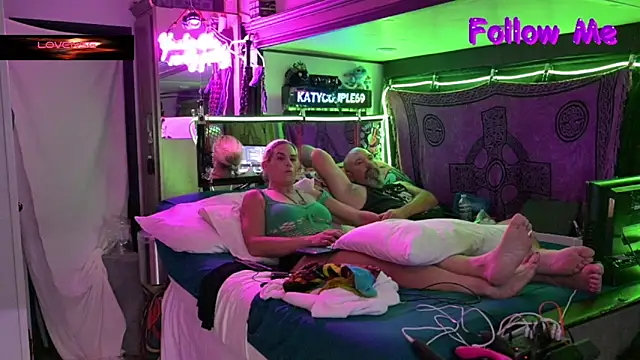 Katycouple69: διαδικτυακό σόου στην κάμερα