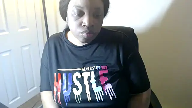 Chat +18 de Sexymona1218 ao vivo