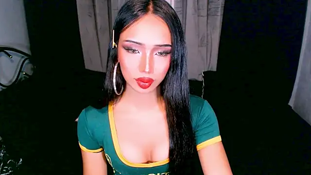 xUrGoddess_islaCumsAlotx Show in webcam