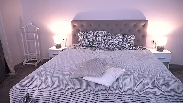Chat XXX en directo de CyrenaLuxe