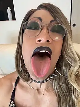 Lia_Jones77's Webcam Show