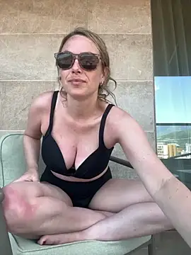 LouiseLovesFunn Webbikameraesitys