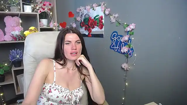 MilaLoona Adlı Modelin Canlı XXX Sohbeti