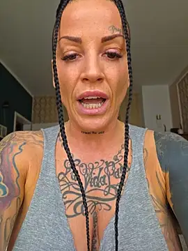 EmilyDiazofficial's Live XXX Chat
