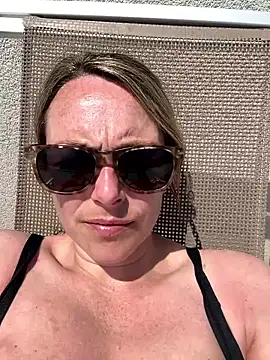 LouiseLovesFun's Live XXX Chat