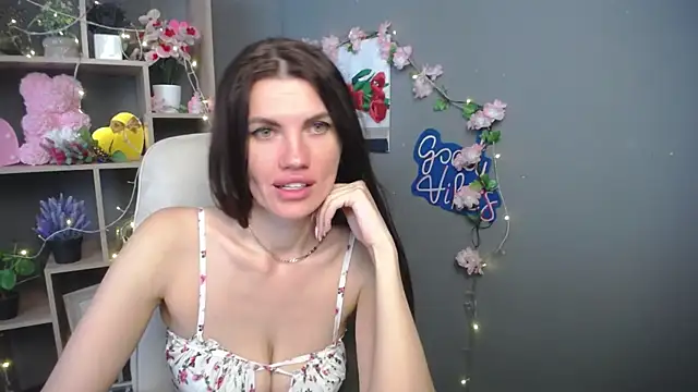 MilaLoona 现场XXX聊天